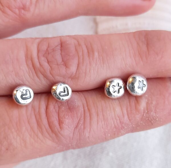Mini Pebble Heart Earstuds (Tiny)