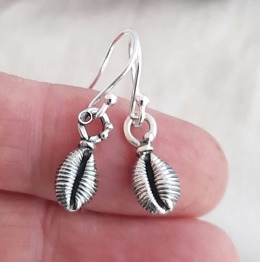 Cowrie Shell Grotie Buckie Drop Earrings - Image 1