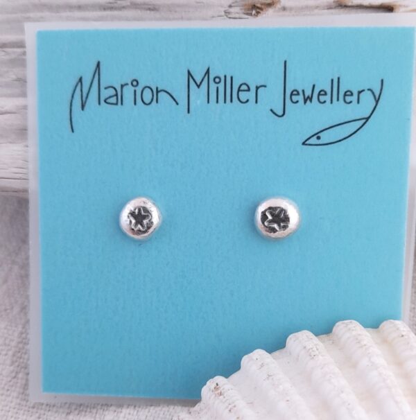 Mini Pebble Starfish Earstuds