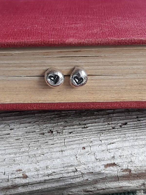 Mini Pebble Heart Earstuds (Tiny)