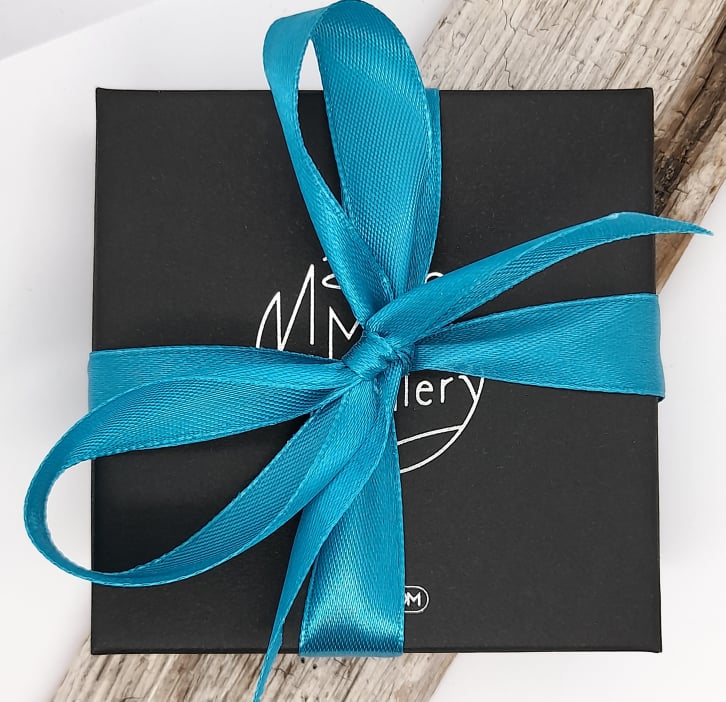 Beach Combing Charm Bracelet with Cowrie Shell (Grotie Buckie) - Image 4