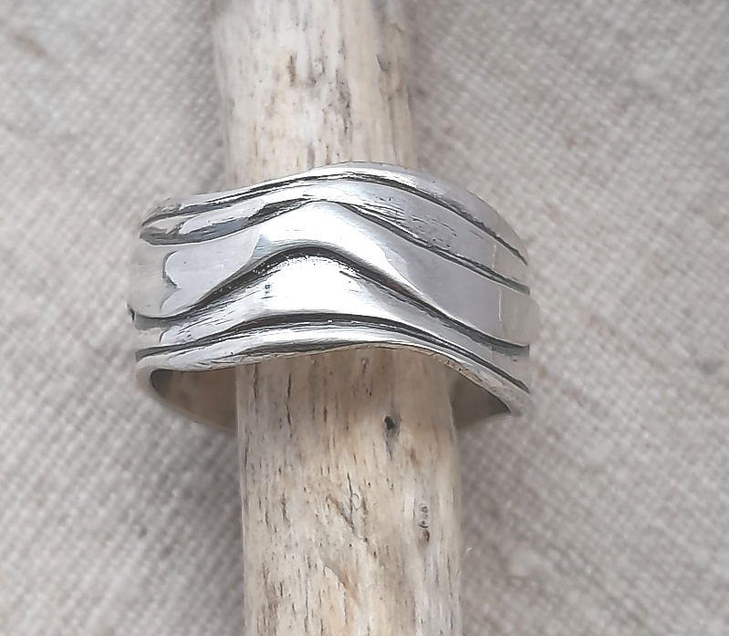 Broad Wave Ring - Image 1