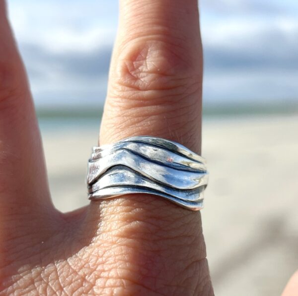 Broad Wave Ring
