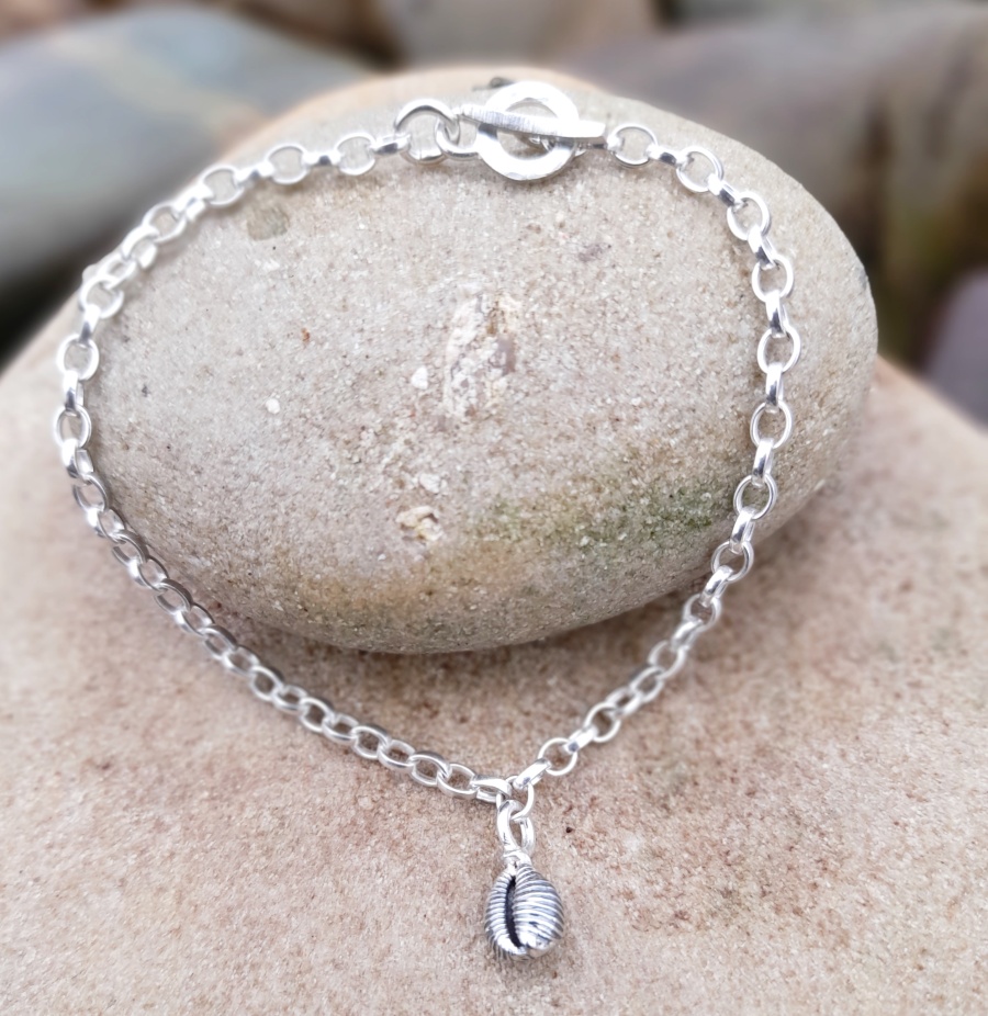 Beach Combing Charm Bracelet with Cowrie Shell (Grotie Buckie) - Image 3