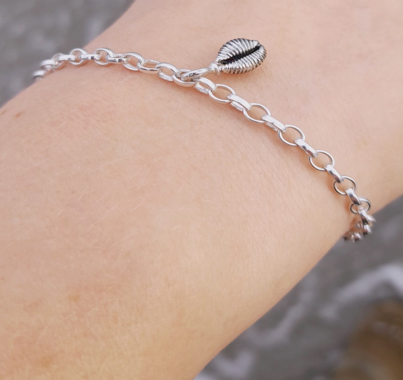 Beach Combing Charm Bracelet with Cowrie Shell (Grotie Buckie) - Image 2