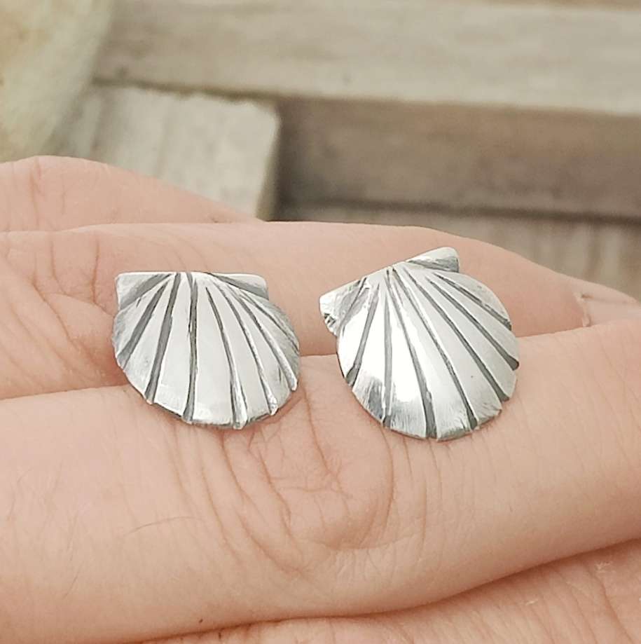 Mini Scallop Shell  Earrings - Image 3