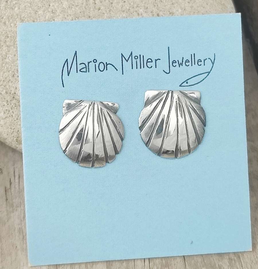 Mini Scallop Shell  Earrings - Image 4