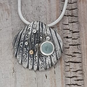 Cockle Shell Textured Pendant with Aquamarine - Image 3