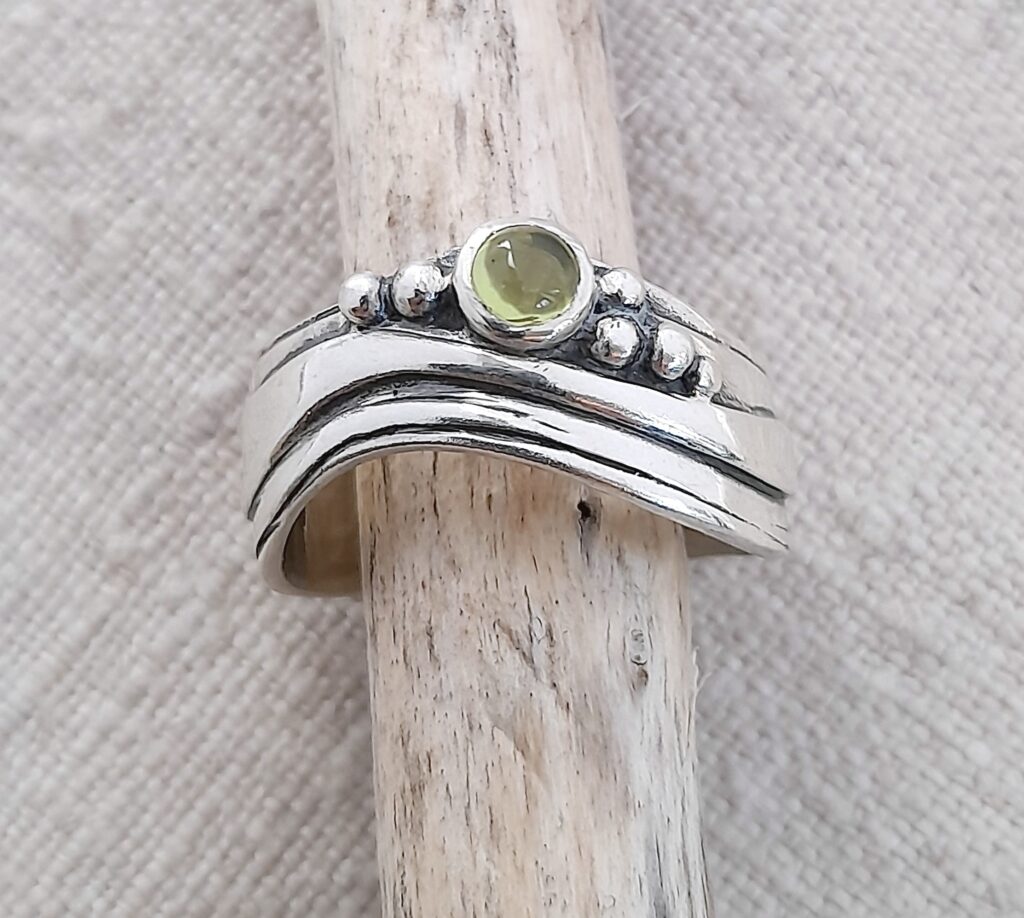 Medium Wave Ring with Peridot