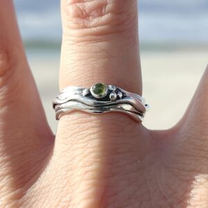 Tiny Wave Ring with Green Peridot - Image 4