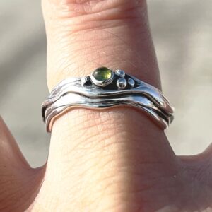 Tiny Wave Ring with Green Peridot - Image 2