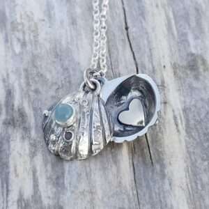 Mini Textured Double Cockle Shell with Aquamarine-Heart of Gold - Image 2