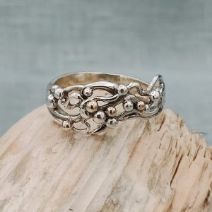 Seaweed Wrack Ring with gold details