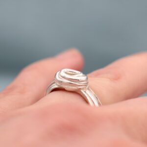Sea Ribbons Sculpture Ring - Image 3
