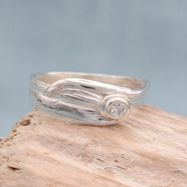 Sea Ribbons Diamond Ring UK M