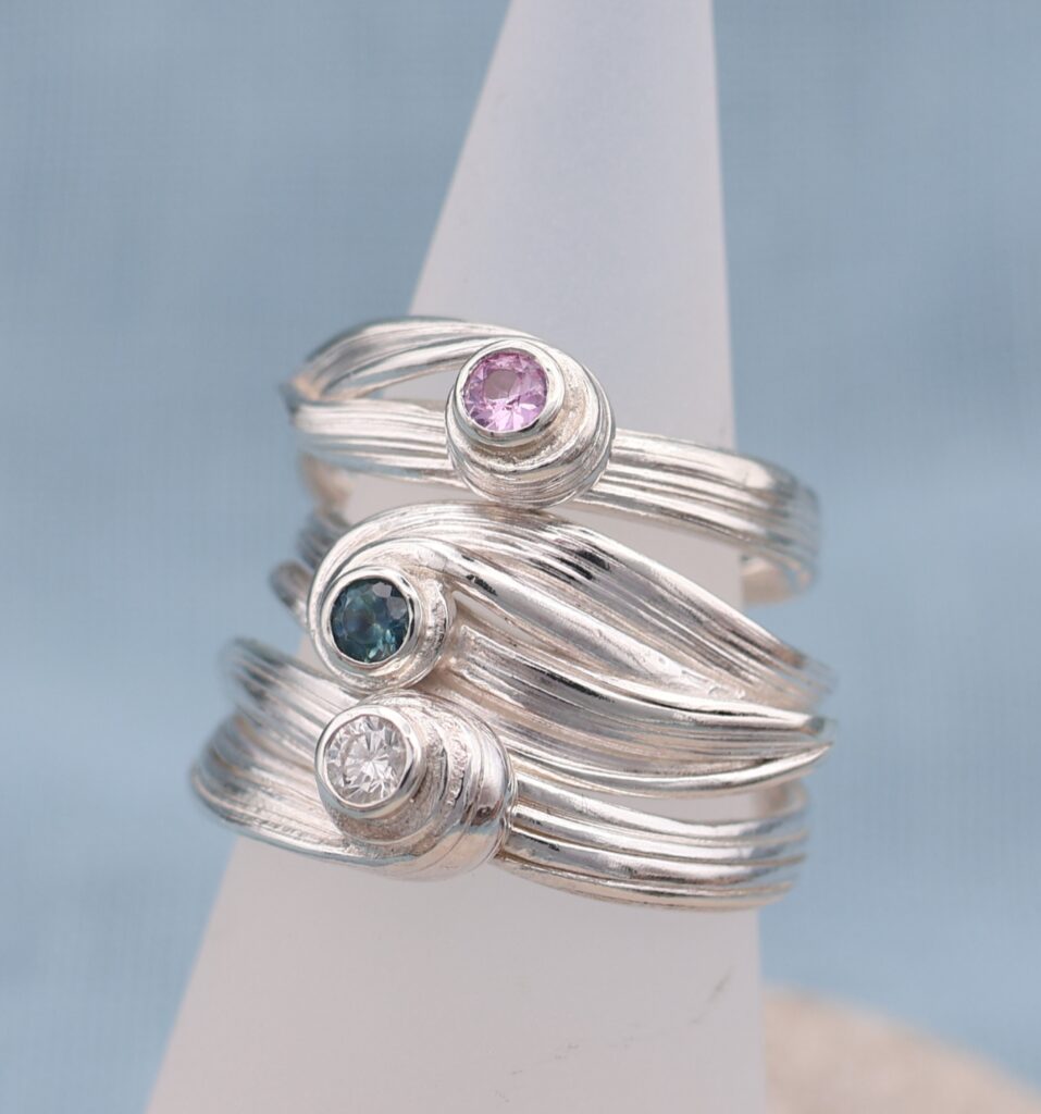 Sea Ribbons Parti Sapphire Ring