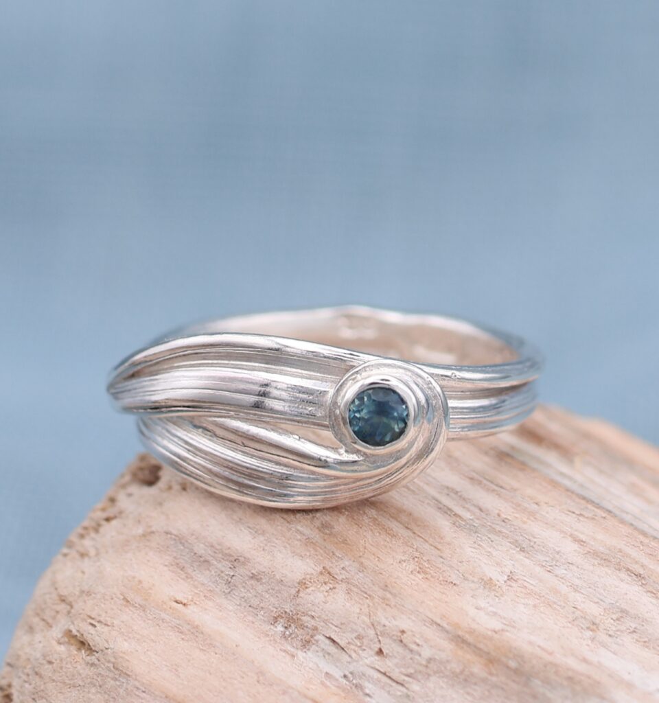 Sea Ribbons Parti Sapphire Ring