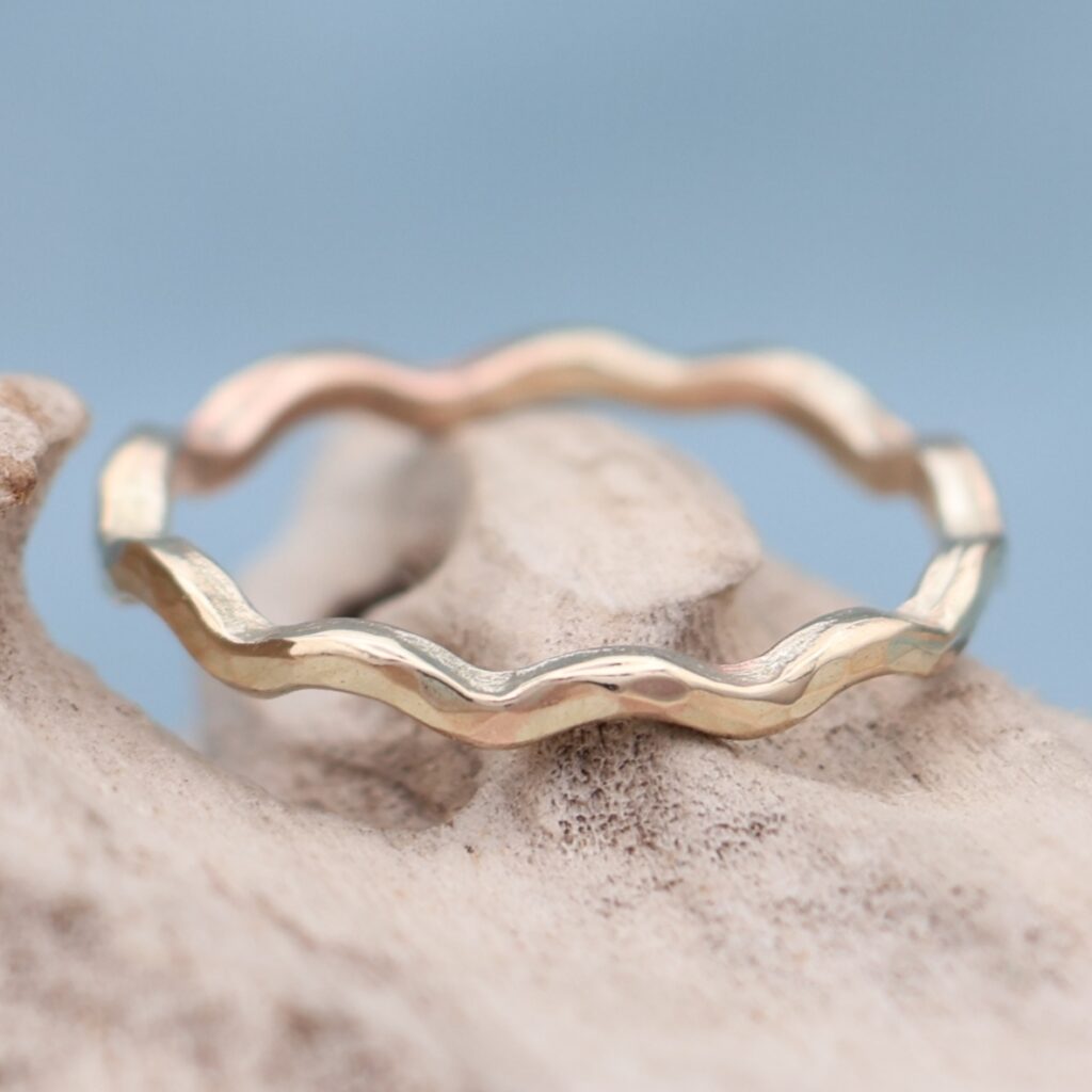 North Sea Wave Ring 9 ct Gold