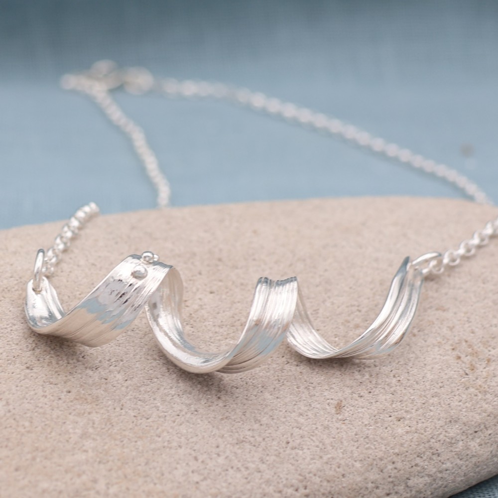 Sea Ribbons Spiral Necklet - Image 2