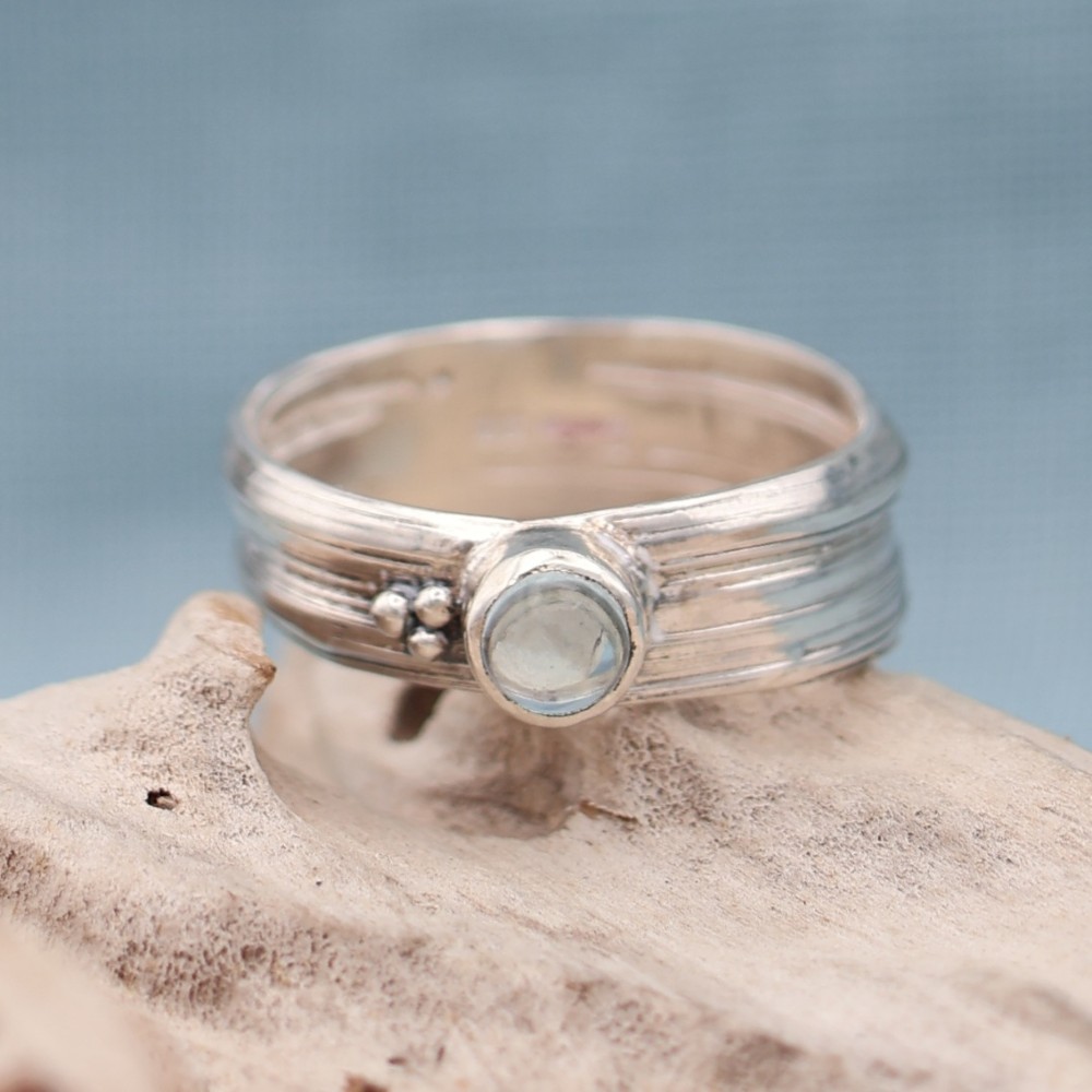 Sea Ribbons Medium Ring Topaz UK U - Image 1