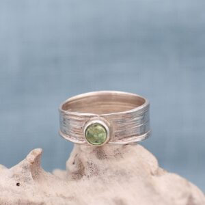 Sea Ribbons Wide Ring Peridot - Image 1