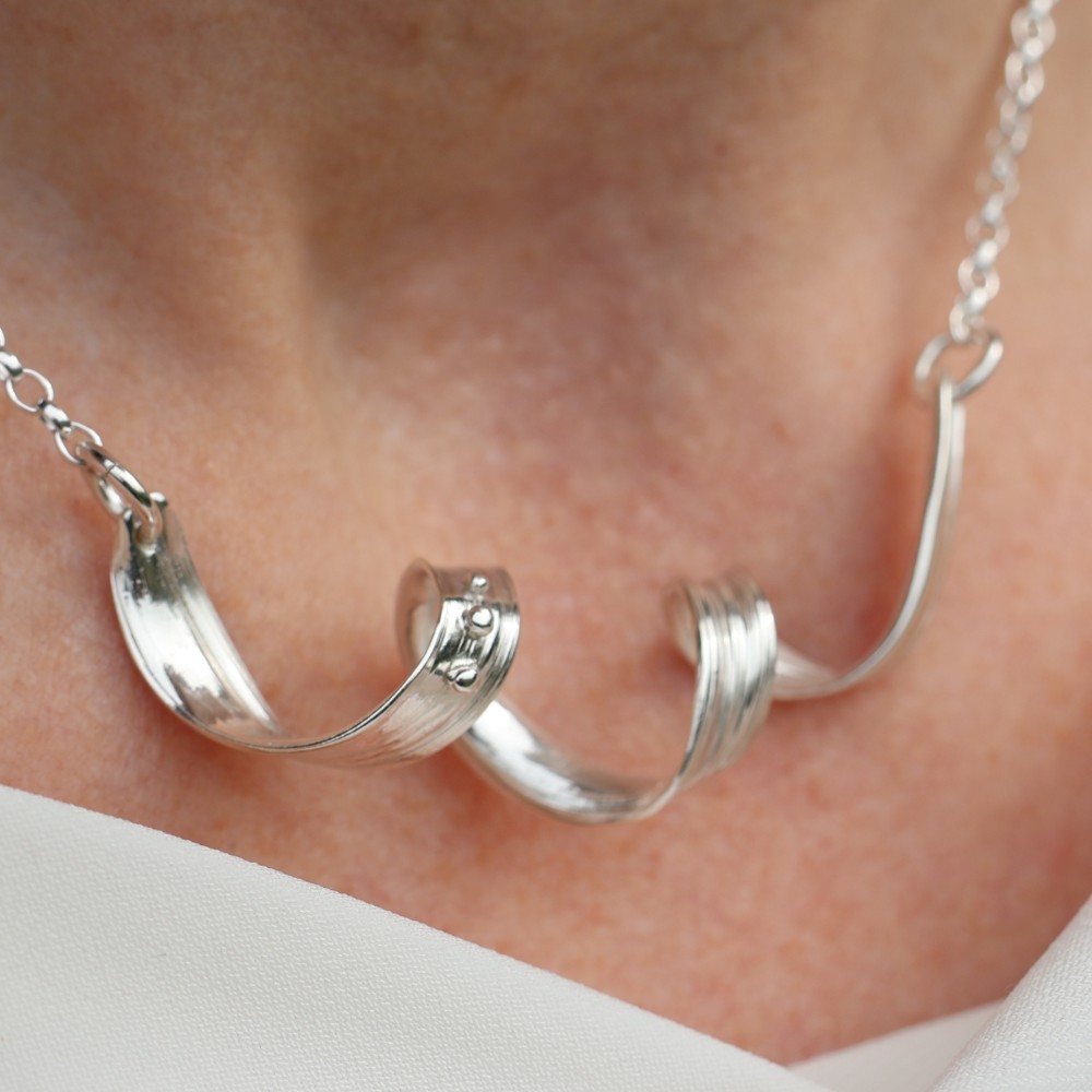 Sea Ribbons Spiral Necklet - Image 5