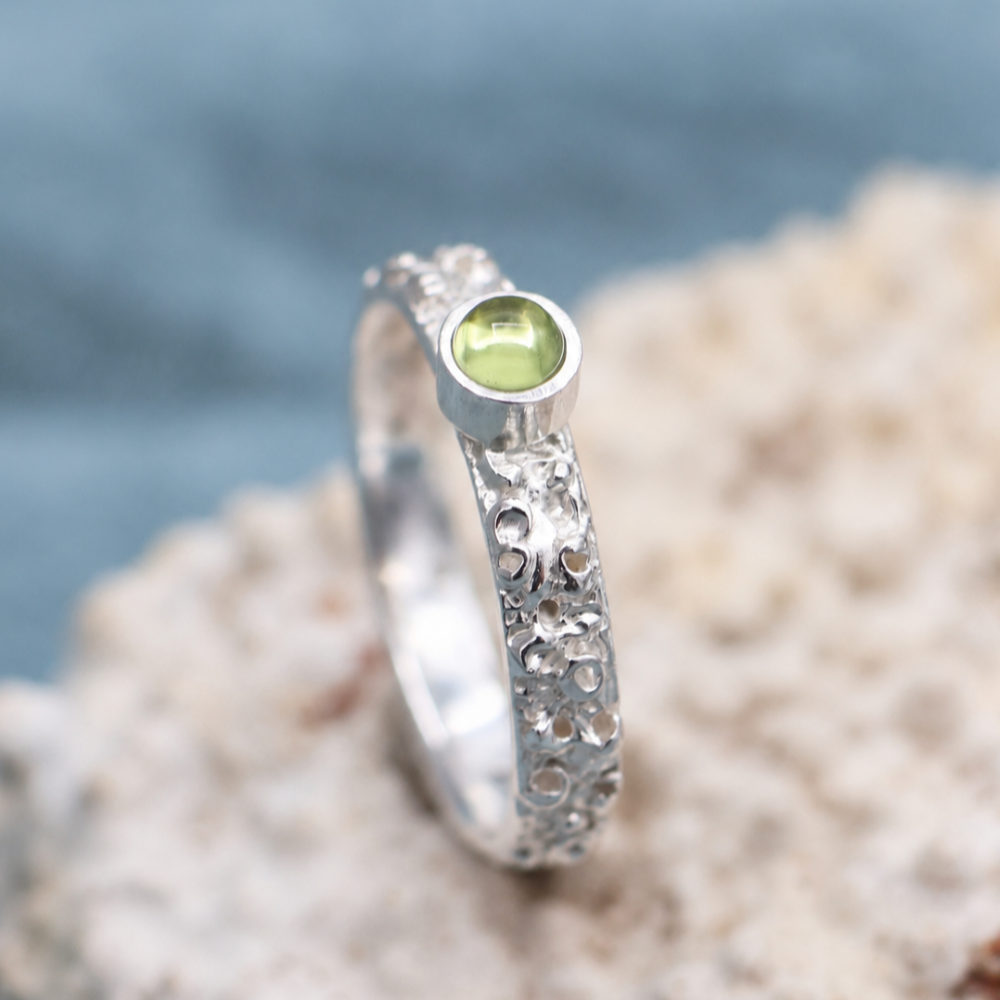 Textured Selkie Ring Peridot